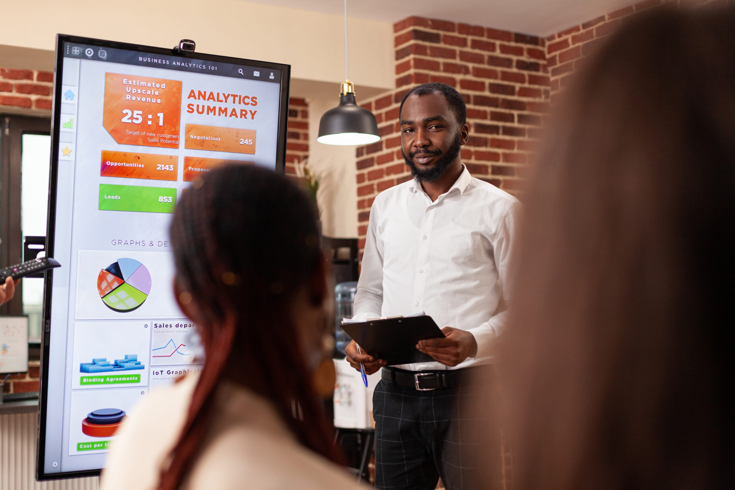 businesspeople analyzing financial graph working at business presentation